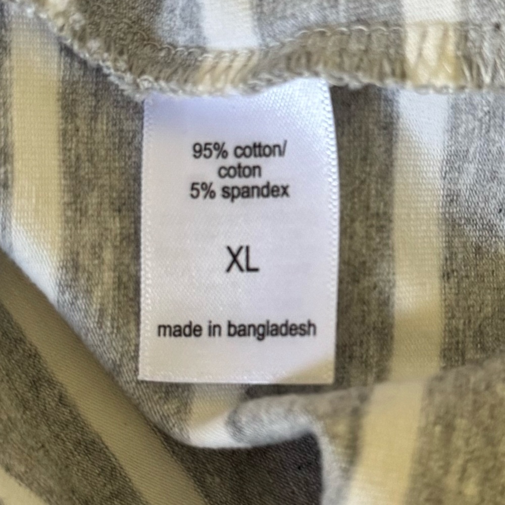 New XL Maurices Maternity Gray Striped 3/4 Sleeve Top - Picture 9 of 10